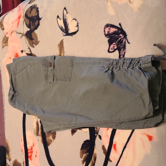 Eddie Bauer Adventurer Stretch Ripstop Cargo Capri - Picture 4 of 16